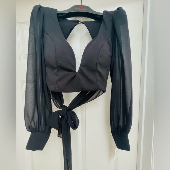 Beautiful black wrap top - Picture 1 of 4